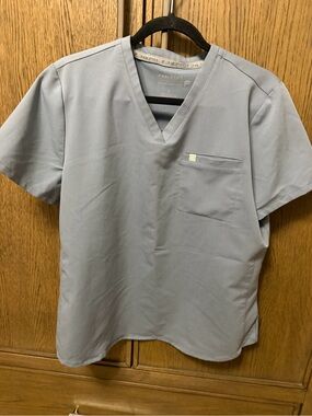 Fabletics Vintage Grey Vital 1-Pocket Scrub Top & High-Rise On-Call Jogger Set